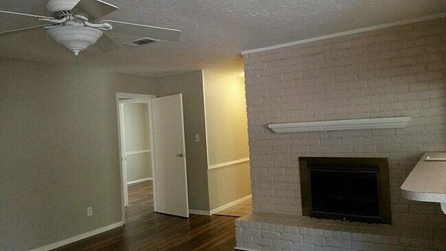 Photo - 29414 Loddington St