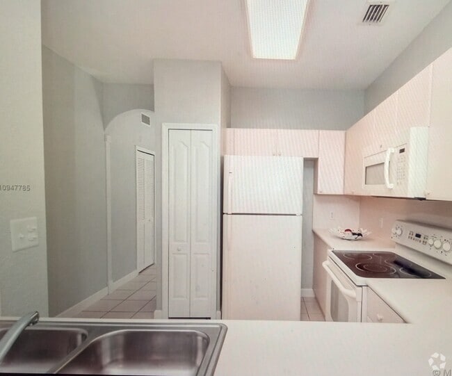 Building Photo - 17800 NW 73rd Ave Rental