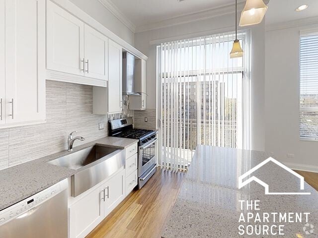 Building Photo - 1241 W Jackson Blvd Unit 2 Rental