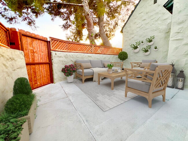 6715 Beverly Blvd