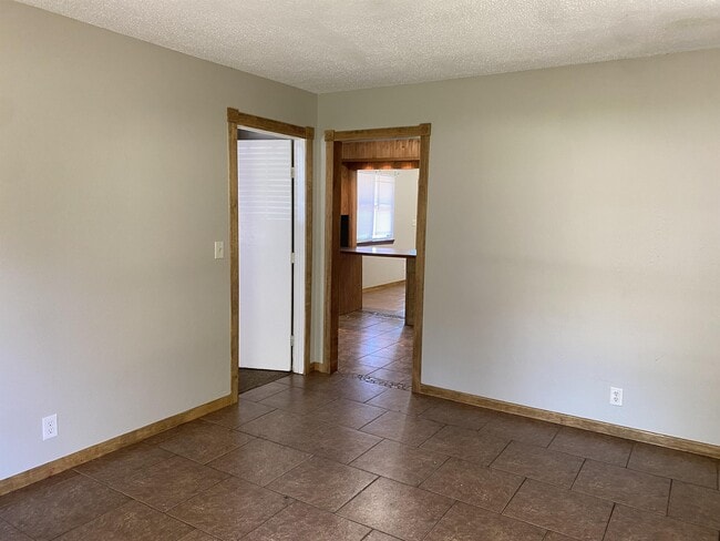 Photo - 429 E Hillcrest Ln