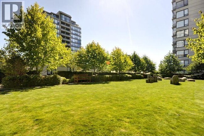 Photo - 9180 Hemlock Dr Unité 607