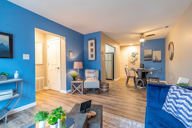 Dakota - Living Room - Ridgewood Apartments