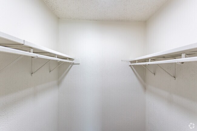 3BR, 2BA - 1,142SF - Primary Closet