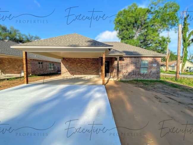 Building Photo - South LC - 3BR/2BA with Carport & Custom Features