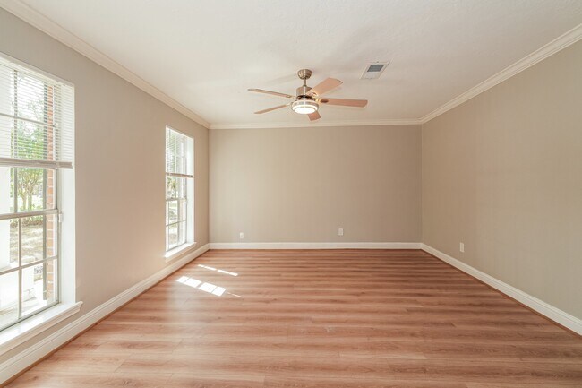Photo - 8010 Oak Moss Dr