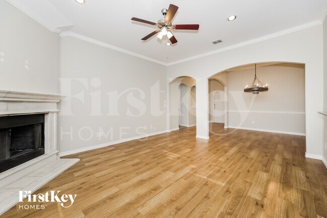 Photo - 146 Springtree St
