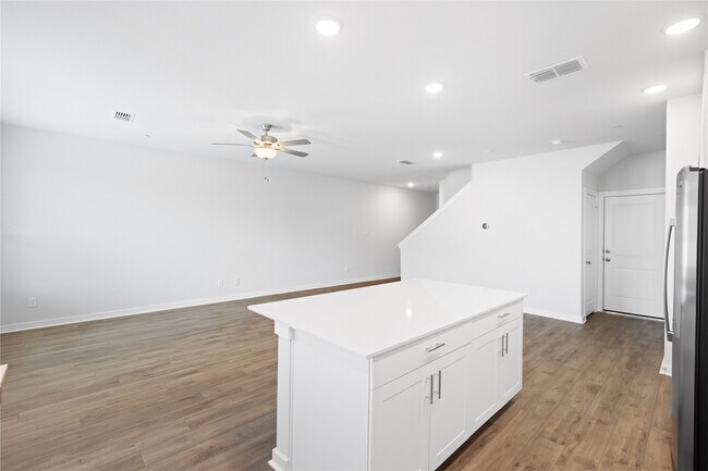 Building Photo - 8115 Danson Ln