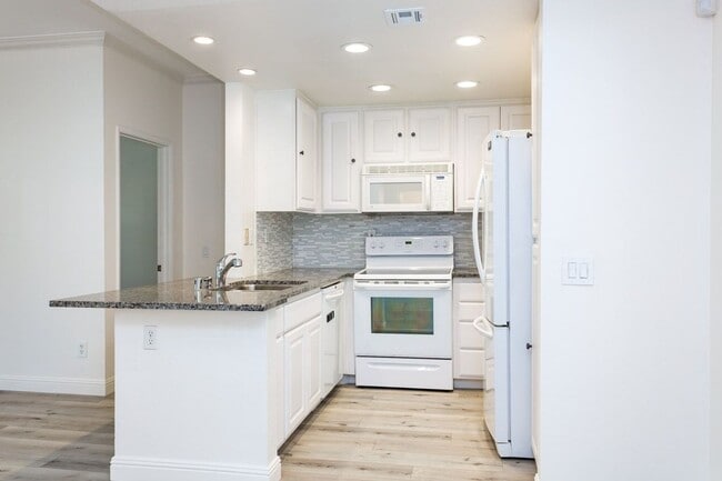 Photo - Corner condo in the highly desirable River Colony community!