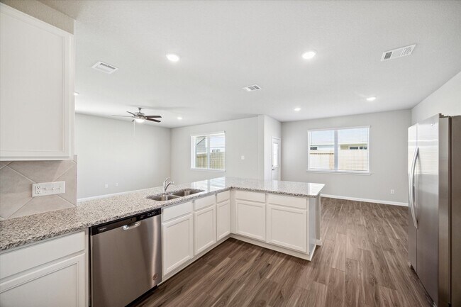 Photo - 715 Gavin Walker Dr