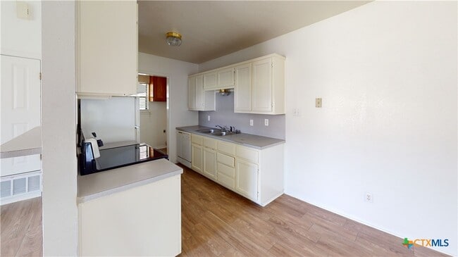 Photo - 802 Hackberry St