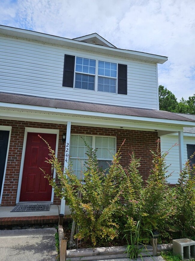 Building Photo - Affordable Townhome In Hunter's Creek!