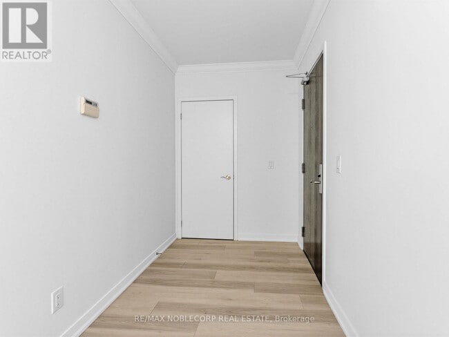Photo - 840 Queens Plate Dr