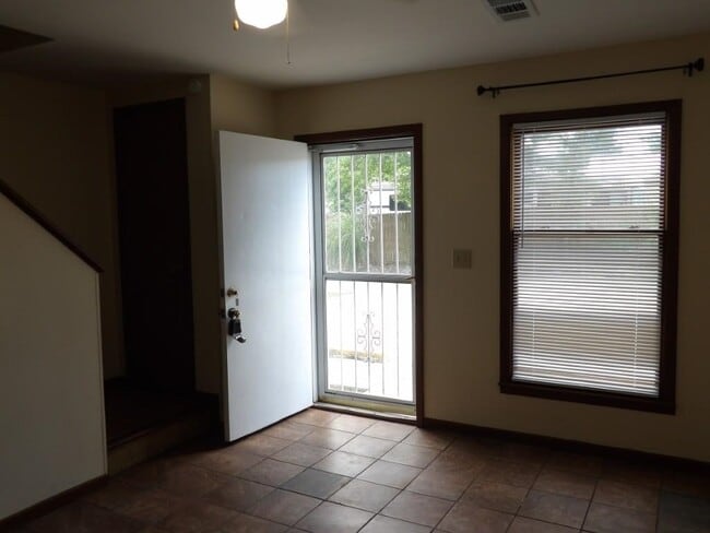 Photo - 3450 Macklen Rd