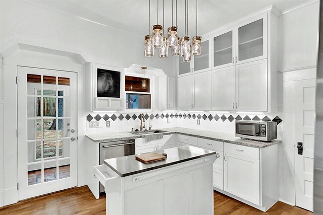 Photo - 608 W Hopkins St