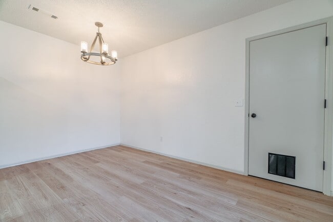 2001 Cypress Pl