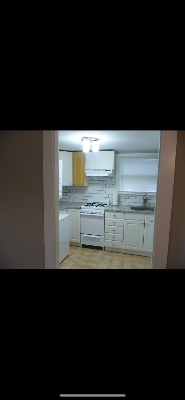Building Photo - 2-2 Branford St Rental