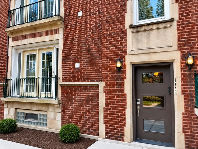 Building Photo - 10433 S Hale Ave