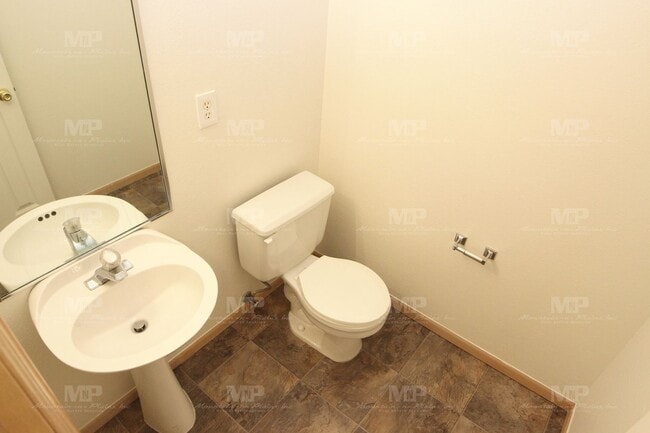 Photo - 419 Nokomis Ct