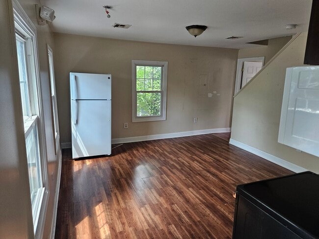 Building Photo - 211 Irvington Ave Unit Apartment 2