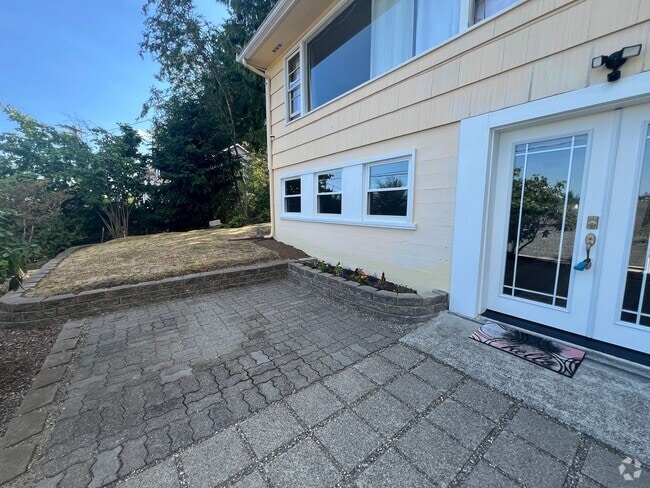 Building Photo - Furnished 1 Bedroom, 1 Bath including all ... Rental