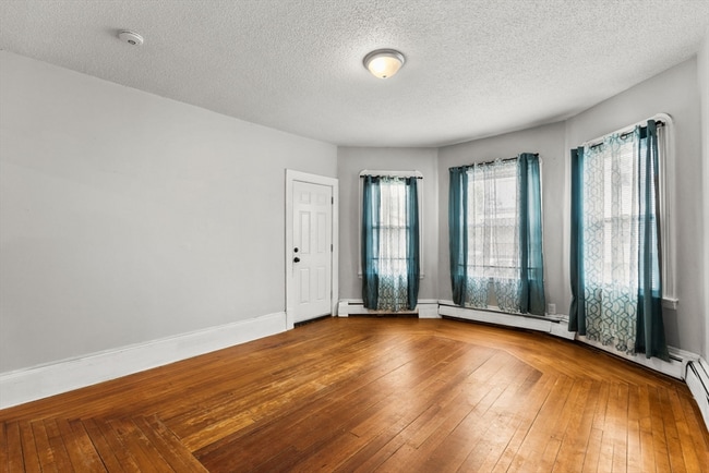 Building Photo - 136 Nye St Unit 1 Rental