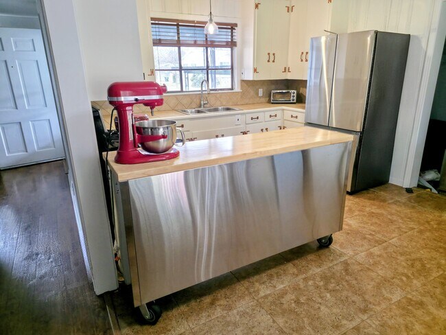 Photo - 104 Riverside Dr