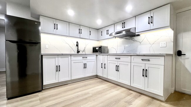 Photo - 2 Lytton Blvd