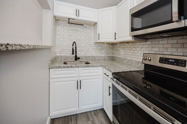 Photo - 6300 Montgomery