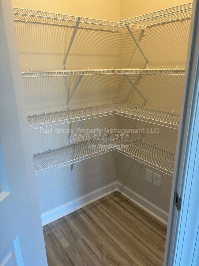 Photo - 1816 Braemar Vlg Dr