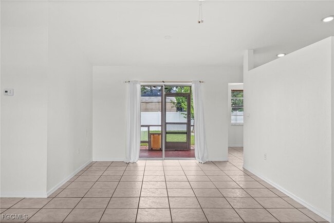 Building Photo - 1425 SW 10th St Rental