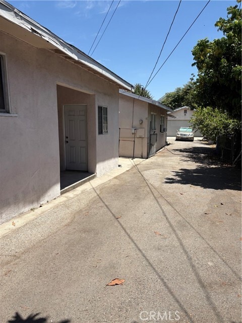 Building Photo - 806 S Chapel Ave