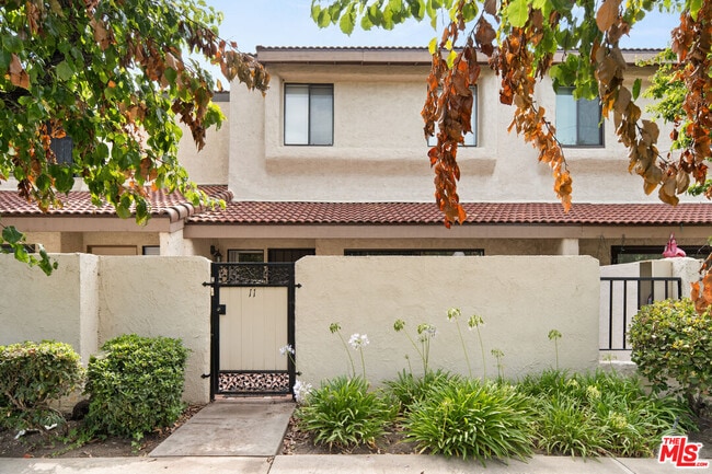 Building Photo - 6021 Lindley Ave Rental