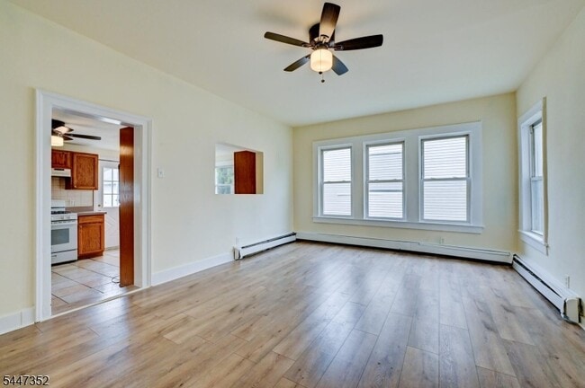 Photo - 127 Main St