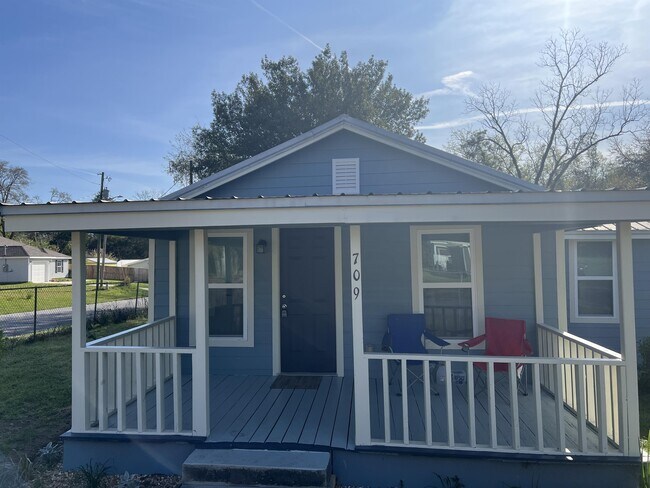 Photo - 709 11th St