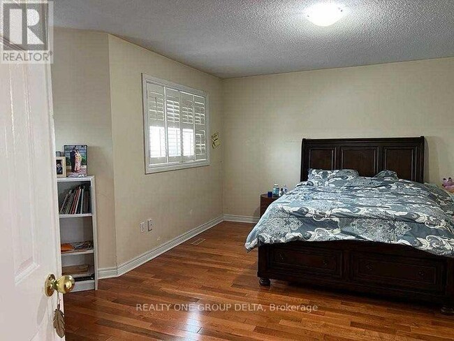 Photo - 24 Arborview Crescent