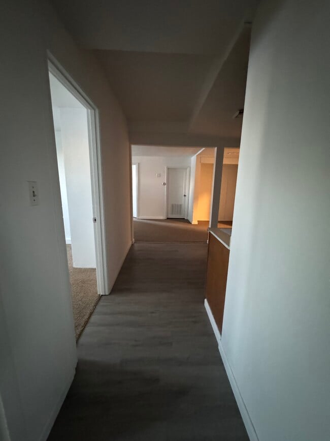 Building Photo - 617 N Park St Unit B