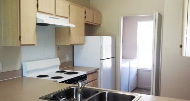 Grand Oak Tree Apartments