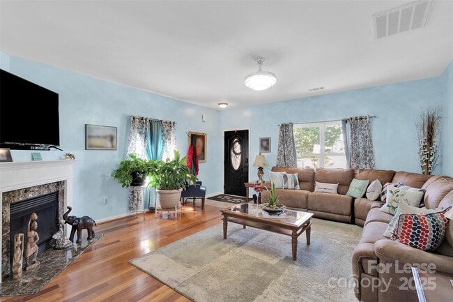 Photo - 600 Latimer Way