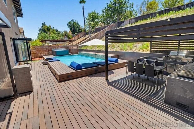 Photo - 561 Bayona Loop