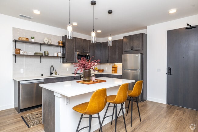 1BR, 1BA - 825SF -