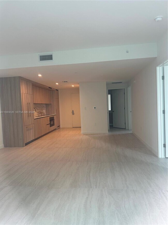 Building Photo - 77 SE 5th St Unit 2506