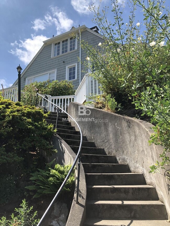 2741 SW Old Orchard Rd