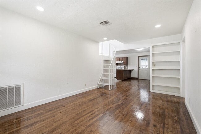 Photo - 751 Iowa St