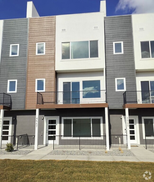 Building Photo - Amazing Modern three-story new build townh... Rental