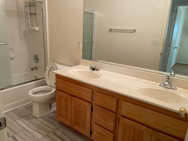 Double vanity - 3870 Graham Island Rd