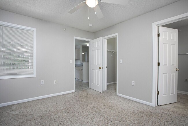Photo - Spacious 3 Bed 3 Bath Apartment near NCSU & Downtown Raleigh! Available August 15th!