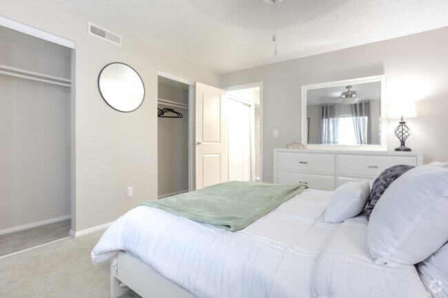 2BD,1BA - 912SF