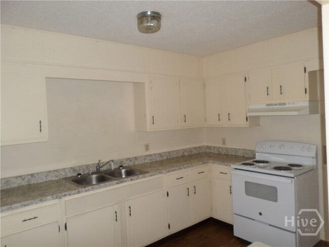 Photo - 203 W 58th St