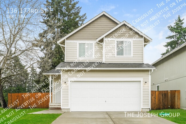 Building Photo - 136 173rd St E